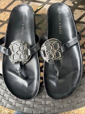 Kelly & Katie Black Thong Flats Sandals Summer Shoes Women’s Sz 7 1/2